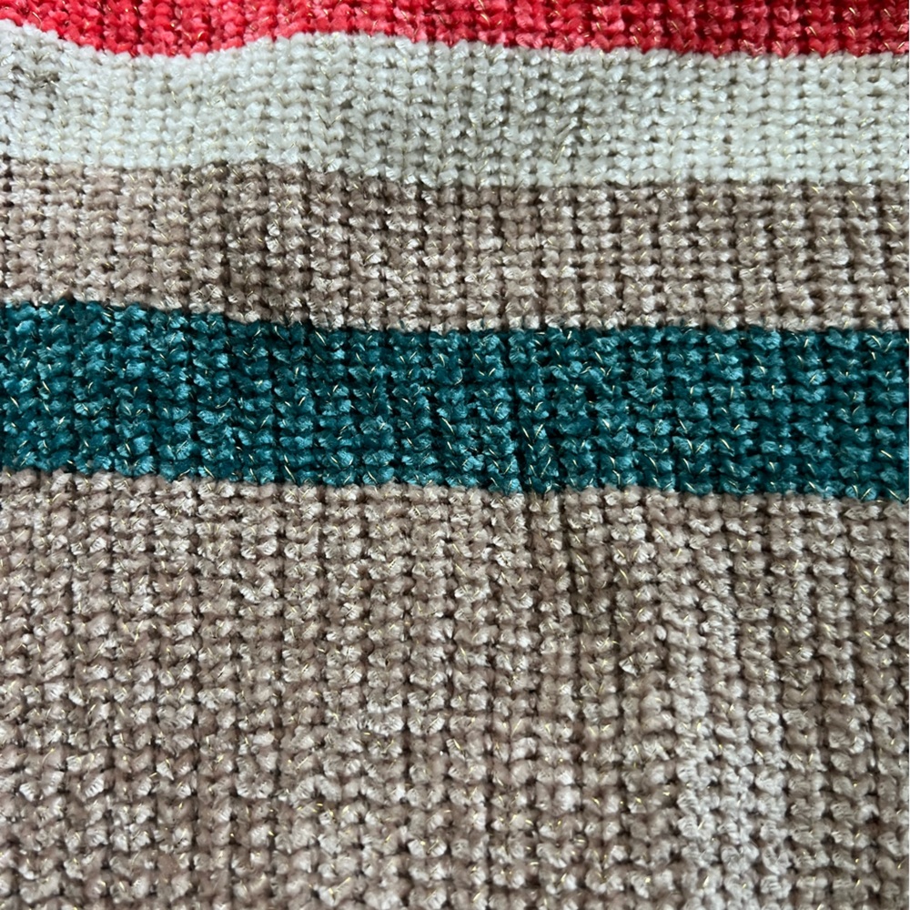 FATE sweater, like new condition - Picture 3 of 3